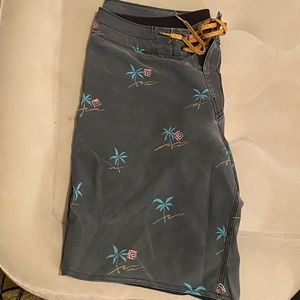 Mens Billabong Hybrid board shorts size 32